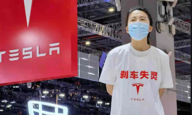特斯拉刹车会失灵？华喆的仿石漆就不会翻车！